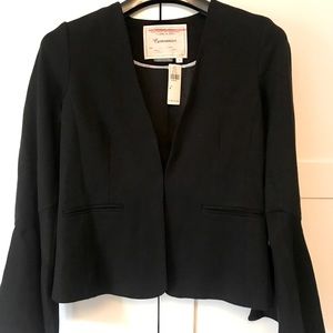 beautiful never worn bell sleeved blazer